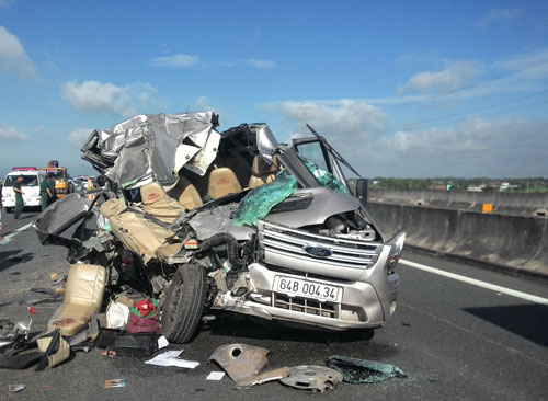 Tai nạn giao thông nghiêm trọng trên đường cao tốc Thành phố Hồ Chí Minh – Trung Lương